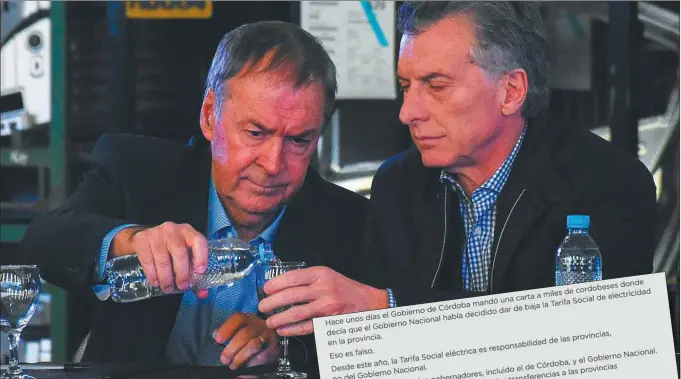  ?? CEDOC PERFIL ?? PACTO AGRIETADO. El gobernador Juan Schiaretti y el presidente Macri firmaron el pacto fiscal, negociando entre otros ítems, los subsidios.