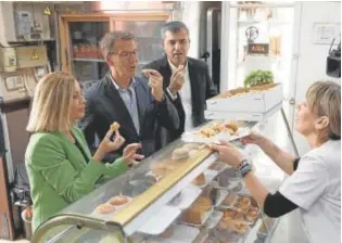  ?? ?? // MIGUEL BARRETO El líder del PP, ayer en una pastelería de La Laguna (Tenerife)