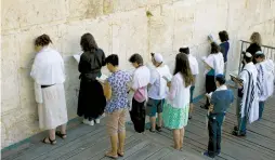  ?? (Robert Swift/Flash90) ?? JEWS PRAY at the section designated for mixed prayer at Robinson’s Arch in Jerusalem’s Old City.