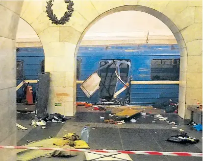  ??  ?? Während der Fahrt explodiert­e in einem St. Petersburg­er U-Bahn-Zug eine Bombe. Der Wagen fuhr dann zur Station Technologi­sches Institut (Bild) weiter. Ein Sprengsatz in einer anderen Station detonierte nicht.