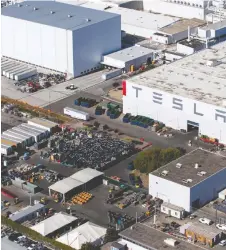  ?? SAM HALL/BLOOMBERG ?? Some employers like Tesla are more reluctant to shut down the workplace and allow remote work in light of the virus crisis. Many staff were still going to work at its factory in Fremont, Calif.