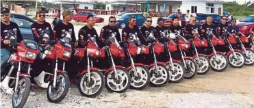  ??  ?? AHLI Kelab MBX Tebuan, Sungai Serdang bersama motosikal masing-masing.