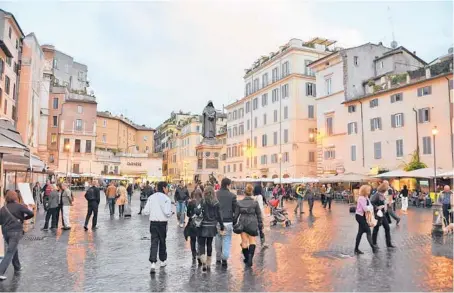  ?? RICK STEVES ?? A statue of the heretic Giordano Bruno stands on the spot where he was burned at the stake in Rome’s Campo de’ Fiori square.