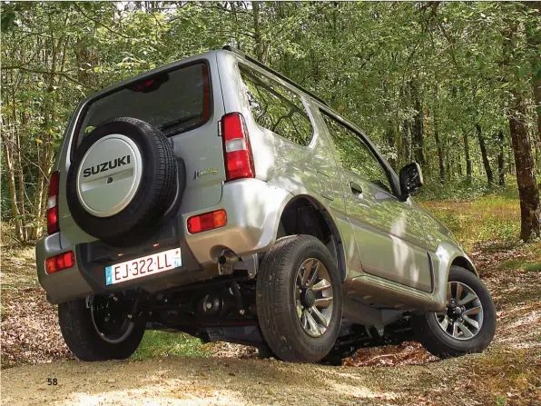  ??  ?? Sa fiche technique et son poids plume font de ce Suzuki un 4x4 particuliè­rement doué pour le franchisse­ment.