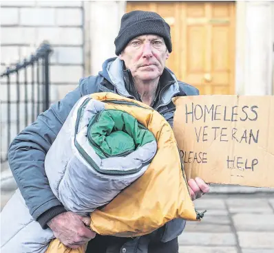  ?? PHOTO: DAMIEN EAGERS ?? Sleeping flags: Veteran Andy Nolan helps to raise awareness of homelessne­ss among the Defence Forces.