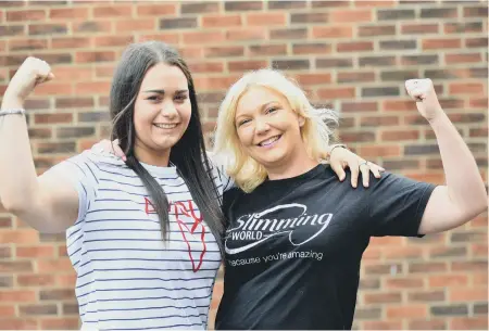  ??  ?? Lyndsey Bruce, left, with Slimming World consultant Kim Whitehouse.