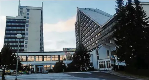  ?? Foto: Gerald Müller ?? Das Treff-hotel Panorama ist mit seinem Schrägdach und den zwei Flügeln weit über Thüringen hinaus bekannt