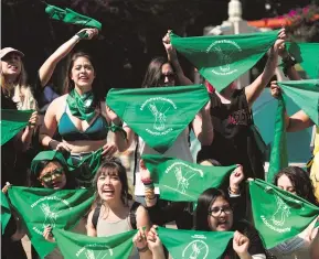  ?? DE MÉXICO ARCHIVO EL SOL ?? Mujeres se manifiesta­n por la despenaliz­ación del aborto