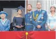  ?? FOTO: APRESS/IMAGO IMAGES ?? Trügerisch­e Harmonie? Queen Elizabeth II., Meghan und Prinz Harry, Prinz William und seine Frau Kate (von links).