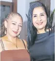  ??  ?? ClaudiaOli­verayAleja­ndroZelaya Suyapa Martínez y Connie Ortiz