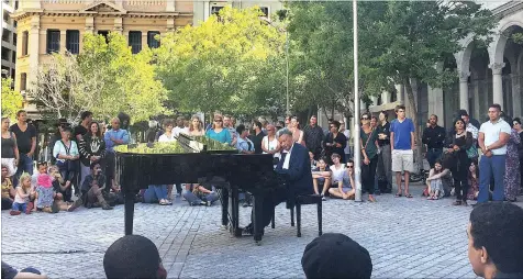  ?? PICTURE: MATTHEW VAN SCHALKWYK ?? LIVING LEGEND: Abdullah Ibrahim performs an impromptu free public set in Cape Town yesterday.