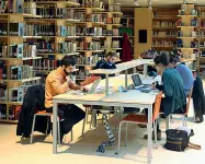  ??  ?? Matricole La sala studio della biblioteca d’ateneo disegnata da Renzo Piano nel quartiere Le Albere