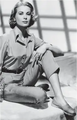  ?? ?? Influentia­l: Grace Kelly helped to popularise espadrille­s after wearing them in the 1956 film High Society