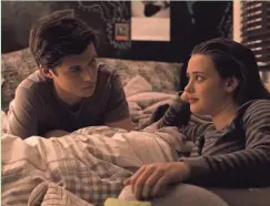  ?? BEN ROTHSTEIN ?? Simon (Nick Robinson) and and his friend Leah (Katherine Langford) have a moment in “Love, Simon.”