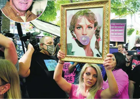  ?? AP ?? Los fans han promovido la campaña «Free Britney America» y han hecho de su situación judicial un debate nacional. A la izda., el padre de la cantante