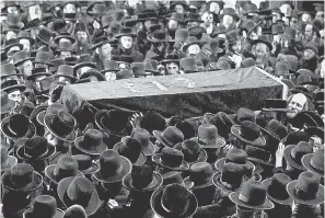  ?? SETH HARRISON/ USA TODAY NETWORK ?? Moshe Deutch’s casket makes its way on Rodney Street in Brooklyn, N. Y. amid thousands of Orthodox Jewish men Wednesday.