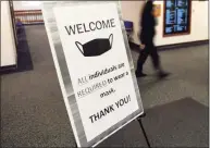  ?? Tyler Sizemore / Hearst Connecticu­t Media ?? A sign requires masks to be worn inside Town Hall in Greenwich on Jan. 19.