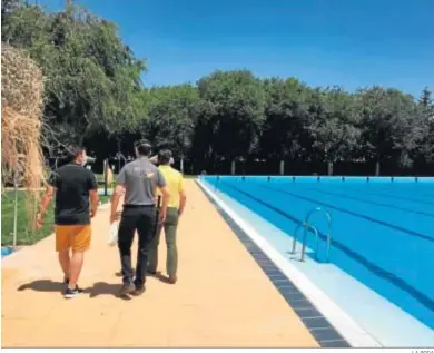  ?? LA RODA ?? La piscina municipal de La Roda, la única de las públicas que ha abierto en los 6 municipios afectados.