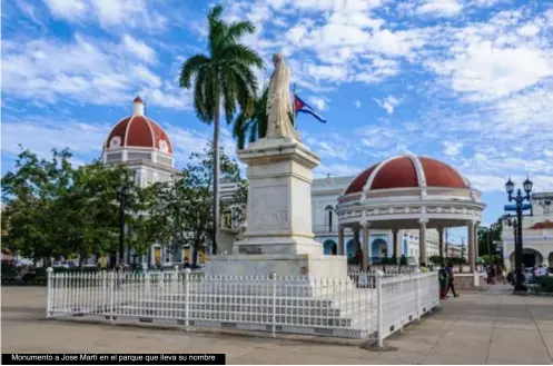  ??  ?? Monumento a Jose Martí en el parque que lleva su nombre