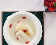  ??  ?? (from top) Savour Cantonese classics such as this bowl of heart-warming shark’s cartilage soup with fish maw and goji berries; Li Bai’s refined ambience is ideal for business lunches.