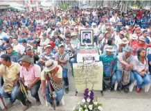  ?? SANTIAGO SALDARRIAG­A / CEET ?? Por varias horas, los indígenas esperaron al presidente Duque.