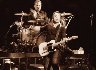  ??  ?? Bruce Springstee­n with Max Weinberg on drums.