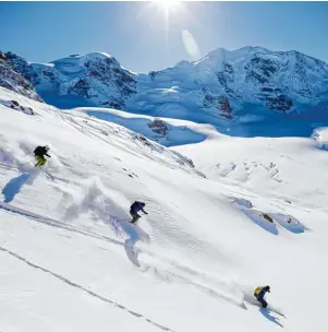  ?? Foto:Andrea Badrutt/swiss image.ch, tmn ?? Die Diavolezza ist einer der drei Hausberge von St. Moritz. Diese Skifahrer wedeln hinab auf der Abfahrt Rich tung Morteratsc­hgletscher.