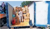  ?? FOTO: WISSDORF ?? Auf dem Bahleswink­elhof in Stürzelber­g ist der voll gepackte Lkw am Sonntag losgefahre­n.