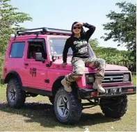  ?? GALIH COKRO/JAWA POS ?? TETAP IMUT: Yenny Permana, anggota Komunitas Offroad Surabaya.