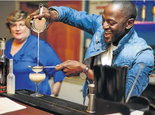  ?? PHOTOS: SUPPLIED ?? Capetonian­s celebrate Internatio­nal Alexander Brandy Day at Shaker Bar School in Cape Town. Seth Shezi puts finishing touches to an Alexander Brandy cocktail.