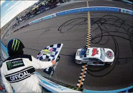  ?? MATT SULLIVAN / GETTY IMAGES ?? Kevin Harvick takes the checkered flag at ISM Raceway in Avondale, Arizona, as he wins his third consecutiv­e NASCAR Cup Series race.