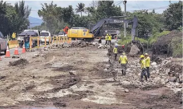  ??  ?? Clausura. Los equipos de FOMILENIO trabajan en la implementa­ción de los proyectos pendientes.