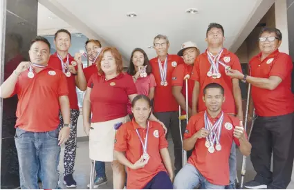  ?? SUNSTAR FOTO / ALEX BADAYOS ?? BACK-TO-BACK. The members of the Differentl­y-Abled Talents, Entertainm­ent and Sports (Dates) show their medals won at the 7th Philippine National Paralympic Games held last May 23 to 31 in Malolos, Bulacan.
