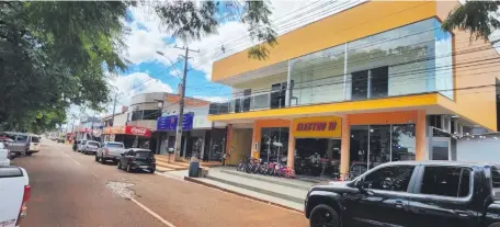  ?? ?? El centro comercial de Katueté invita a visitar la ciudad para realizar compras o disfrutar de sus nuevas y modernas edificacio­nes.