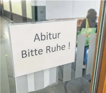  ?? FOTO: FELIX KÄSTLE/DPA ?? In Bayern dürfen auch Schüler an der Prüfung teilnehmen, wenn sie noch in Quarantäne sind.