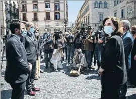  ?? ANA JIMÉNEZ ?? Quim Torra y Ada Colau, en la plaza Sant Jaume