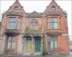  ??  ?? The house, on the right with dark green door, is strewn with rubbish