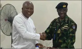  ??  ?? Dikio with the JTF Commander, Rear Admiral Aminu Hassan