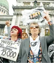  ?? /AFP ?? La principal central sindical argentina, la CGT, llamó a una huelga nacional para el 25 de este mes