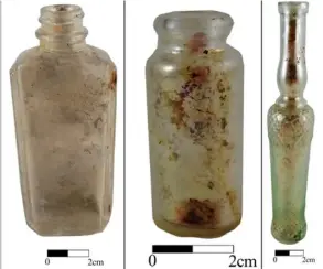  ?? JorGE rAMÍrEZ ?? Estas botellas fueron parte de los objetos arqueológi­cos que se encontraro­n en las excavacion­es para la restauraci­ón.