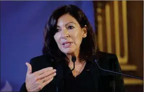  ??  ?? Anne Hidalgo a présenté son « big-bang » de la tarificati­on des transports.