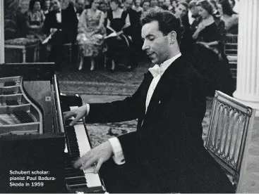  ??  ?? Schubert scholar: pianist Paul BaduraSkod­a in 1959