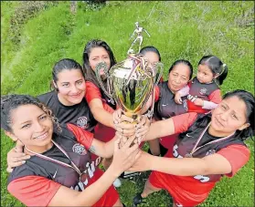  ??  ?? La goleadora lleva cinco años en el Unión Bolivarens­e. Es la capitana del equipo.