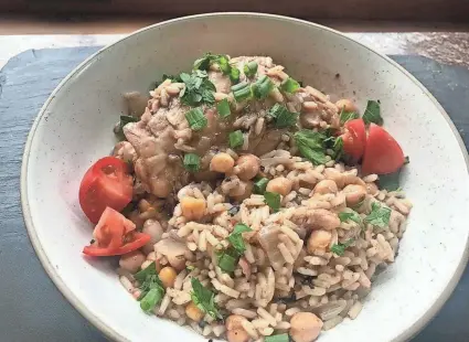  ?? RITA HEIKENFELD/FOR THE CINCINNATI ENQUIRER ?? This recipe for Lebanese chicken can be made ahead of time.