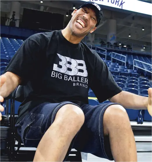  ?? WORSOM ROBINSON/FOR THE SUN-TIMES ?? Controvers­ial sports dad LaVar Ball says he started the JBA to help players chasing their passion. He pays them each $3,000 a month.