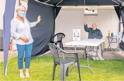  ?? Picture: Steve Brown. ?? Ken Gibb meets his daughter Helen Steele in the grounds of Lochleven Care Home.