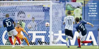  ??  ?? La demivolée de Pavard va finir en pleine lucarne.