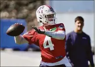  ?? Steven Senne / Associated Press ?? New England Patriots quarterbac­k Bailey Zappe winds up to pass during practice on Thursday in Foxborough, Mass.