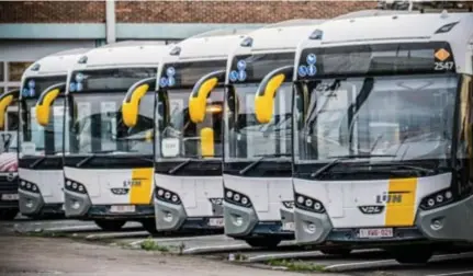  ?? FOTO JORIS HERREGODS ?? Steeds meer bussen van De Lijn blijven defect in de stelplaats staan.