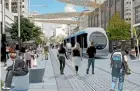  ?? SUPPLIED ?? An artist’s impression of Auckland’s Queen St, including a light rail line.